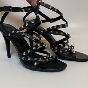 🖤BLACK, BEDAZZLED HEELS🖤